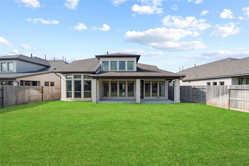 Image 39 of property listing at 9511 Shaded Tree Drive, Missouri City, TX 77459