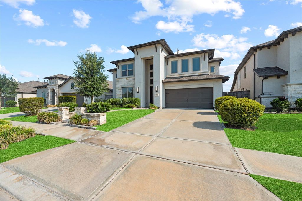 Image 5 of property listing at 9511 Shaded Tree Drive, Missouri City, TX 77459