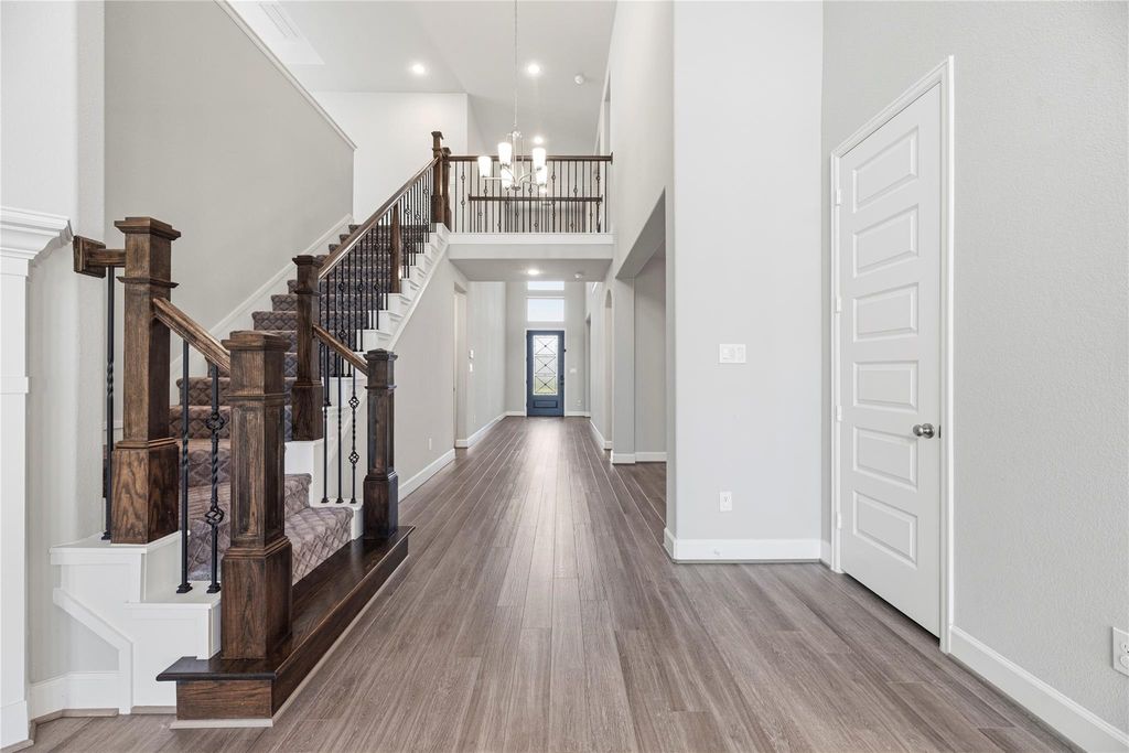 Image 6 of property listing at 9511 Shaded Tree Drive, Missouri City, TX 77459