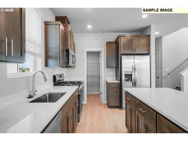 1019 Legacy St, Eugene, OR 97402