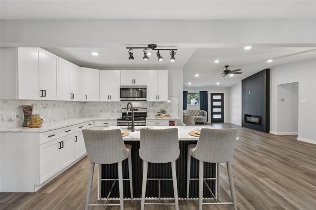 805 Dee Lane, Bedford, TX 76022