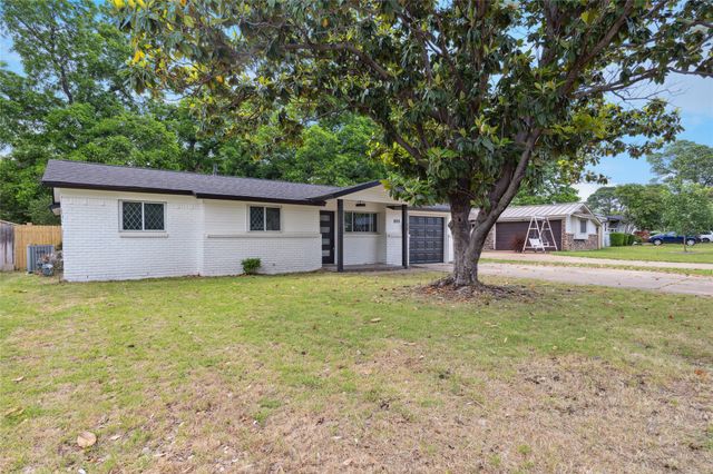 805 Dee Lane, Bedford, TX 76022
