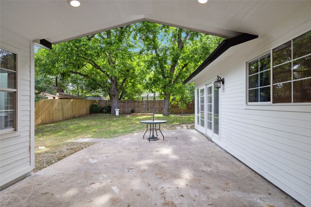 805 Dee Lane, Bedford, TX 76022