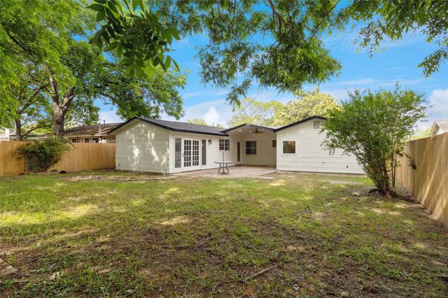 805 Dee Lane, Bedford, TX 76022
