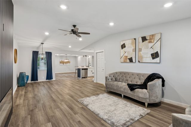 805 Dee Lane, Bedford, TX 76022