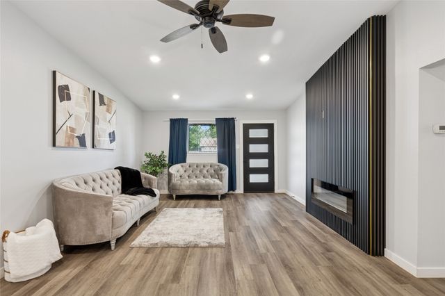 805 Dee Lane, Bedford, TX 76022