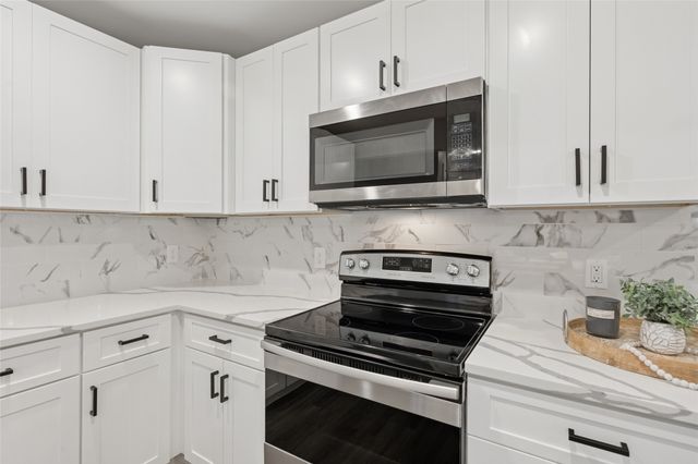 805 Dee Lane, Bedford, TX 76022