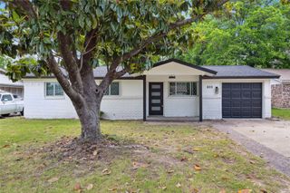 805 Dee Lane, Bedford, TX 76022
