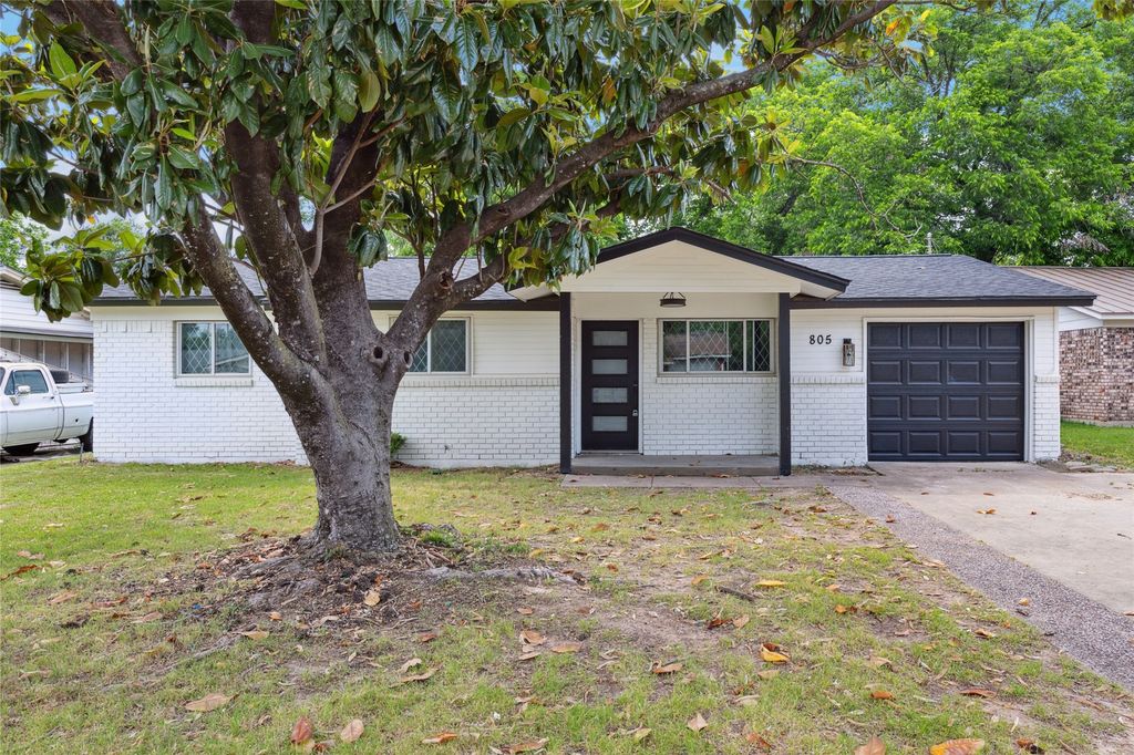 805 Dee Lane, Bedford, TX 76022