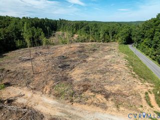 648 Hardtimes Rd, Farmville, VA 23901