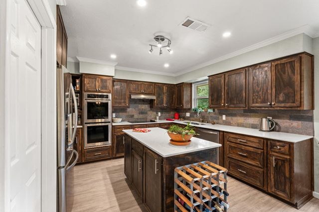 9702 Beauchamp SQ, Austin, TX 78729