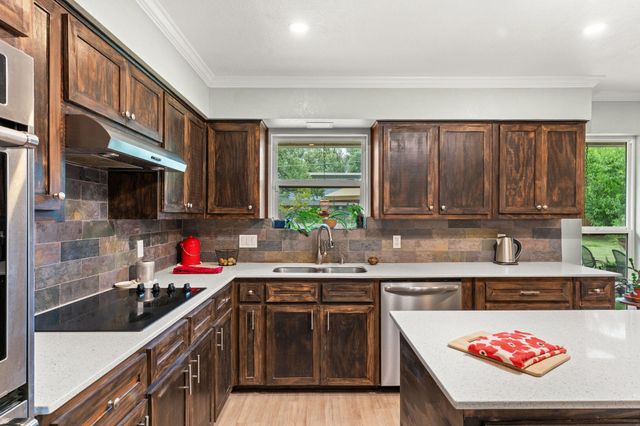9702 Beauchamp SQ, Austin, TX 78729