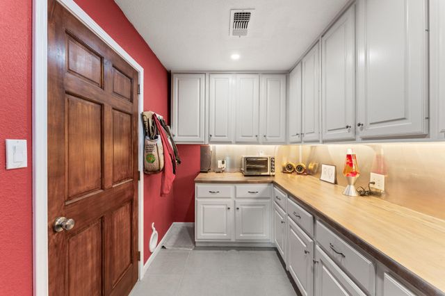 9702 Beauchamp SQ, Austin, TX 78729