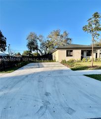 2421 NW 152nd Ter, Miami Gardens, FL 33054
