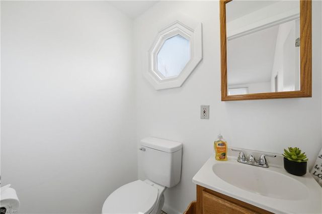 1600 Hedgerow DR, Virginia Beach, VA 23455