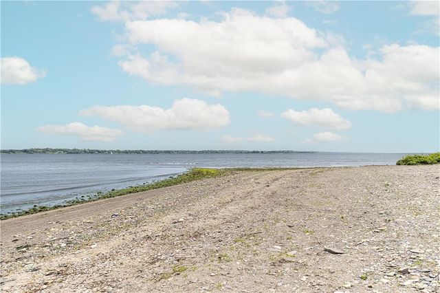 142 Ferreira Avenue, Portsmouth, RI 02871