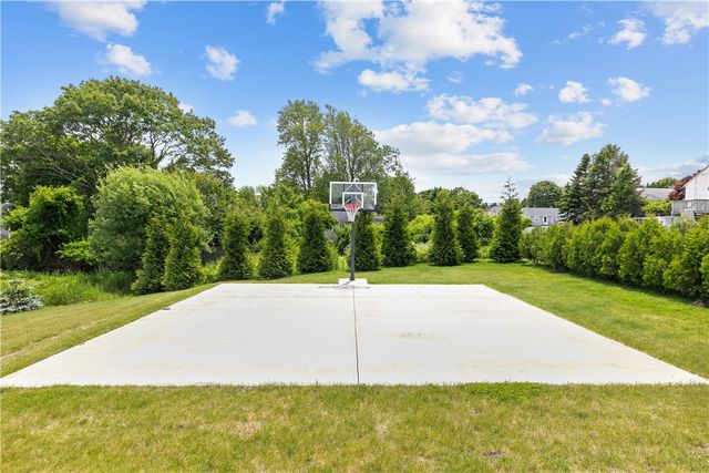 142 Ferreira Avenue, Portsmouth, RI 02871