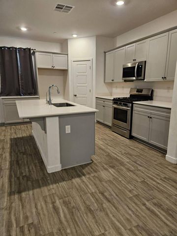 2844 N Vahe Avenue, Fresno, CA 93737