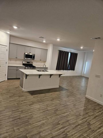 2844 N Vahe Avenue, Fresno, CA 93737