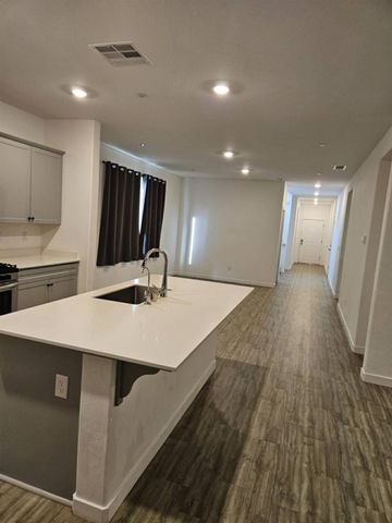 2844 N Vahe Avenue, Fresno, CA 93737