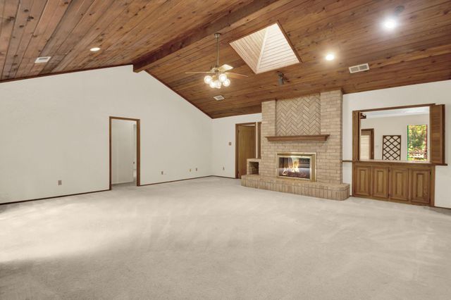 1714 Coe Road, Pinehurst, TX 77362