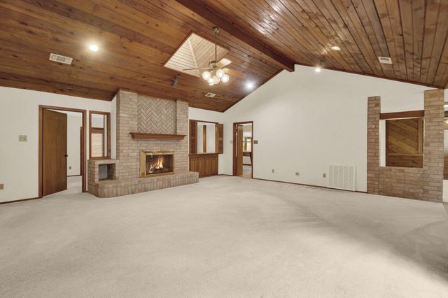 1714 Coe Road, Pinehurst, TX 77362