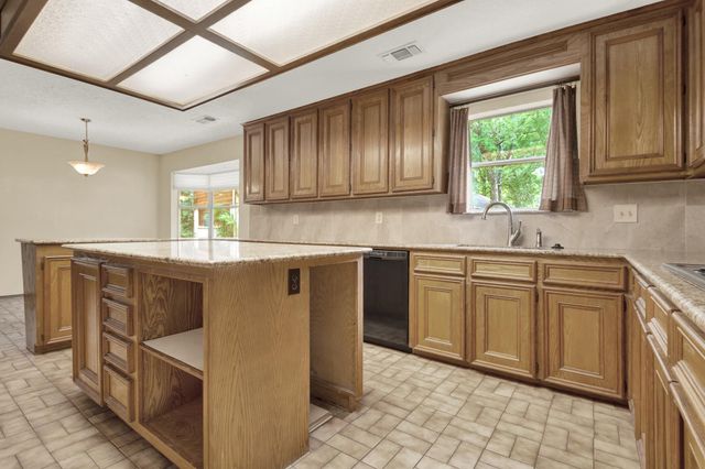 1714 Coe Road, Pinehurst, TX 77362