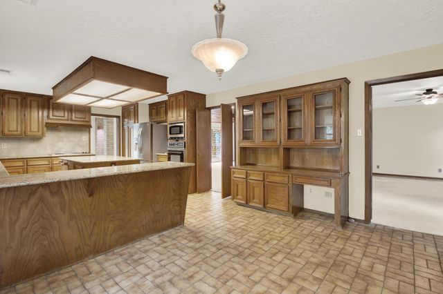 1714 Coe Road, Pinehurst, TX 77362