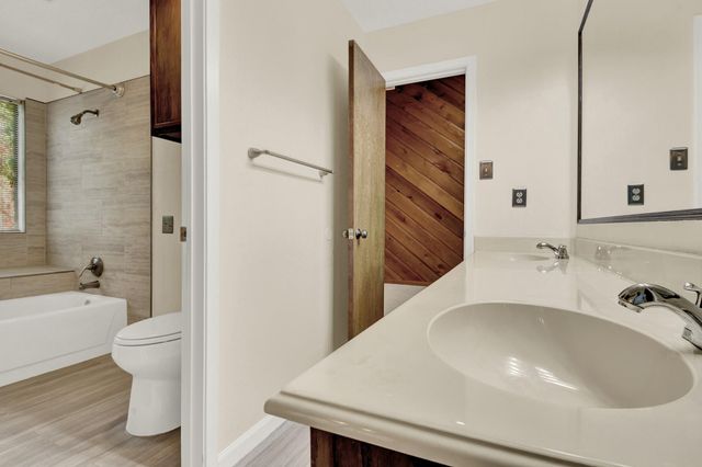 1714 Coe Road, Pinehurst, TX 77362