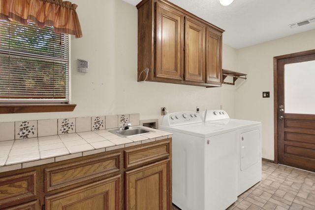 1714 Coe Road, Pinehurst, TX 77362