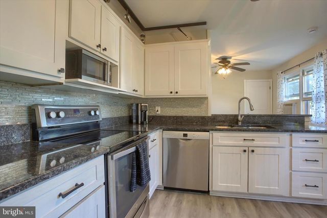 4621 ABBINGTON DR, Harrisburg, PA 17109