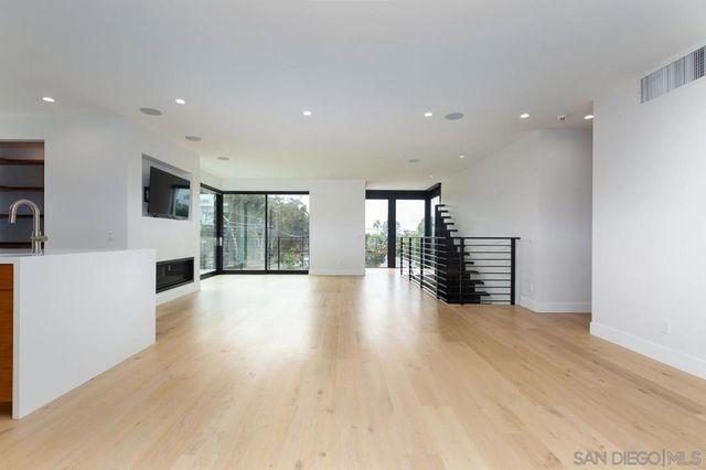 9455 Poole Street, La Jolla, CA 92037