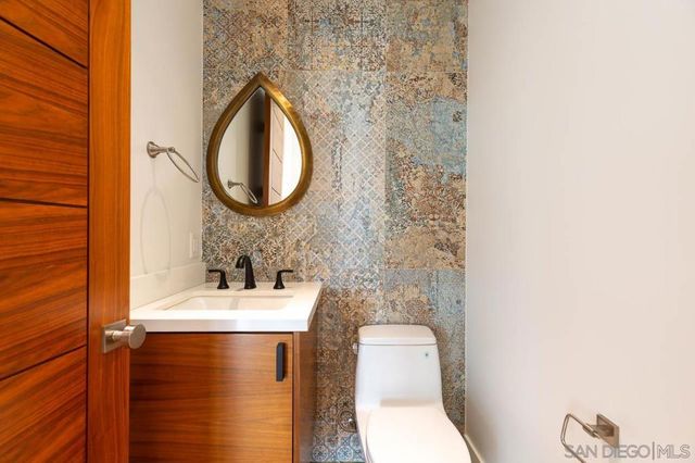 9455 Poole Street, La Jolla, CA 92037