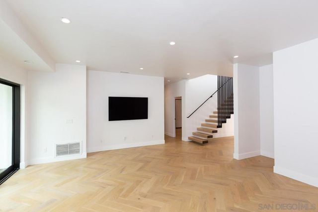 9455 Poole Street, La Jolla, CA 92037