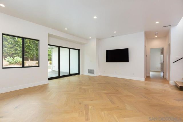 9455 Poole Street, La Jolla, CA 92037