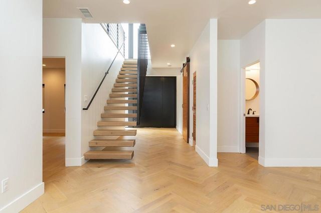 9455 Poole Street, La Jolla, CA 92037