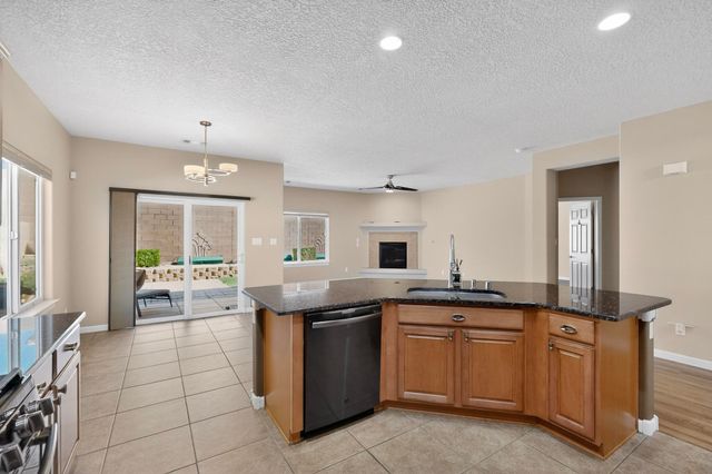 425 Paseo Vista Loop NE, Rio Rancho, NM 87124