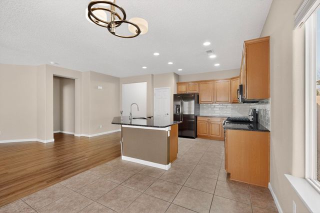 425 Paseo Vista Loop NE, Rio Rancho, NM 87124