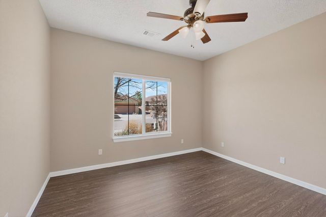 425 Paseo Vista Loop NE, Rio Rancho, NM 87124