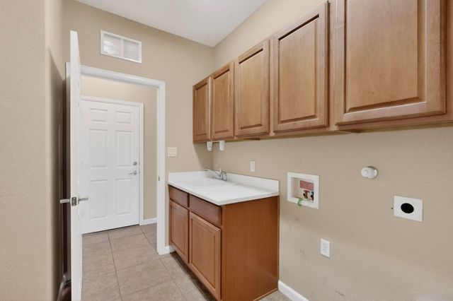 425 Paseo Vista Loop NE, Rio Rancho, NM 87124