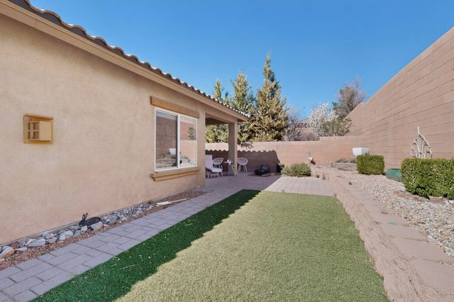 425 Paseo Vista Loop NE, Rio Rancho, NM 87124