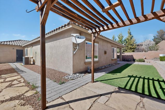 425 Paseo Vista Loop NE, Rio Rancho, NM 87124