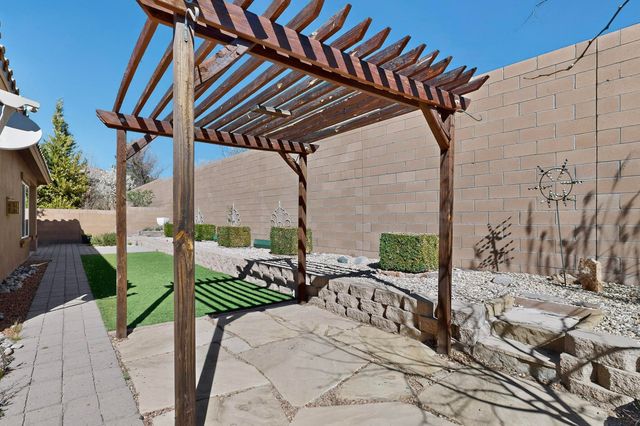 425 Paseo Vista Loop NE, Rio Rancho, NM 87124