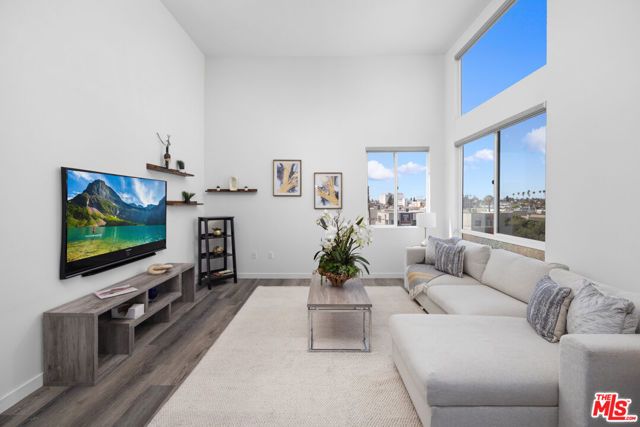 1055 S Serrano Avenue 505, Los Angeles, CA 90006
