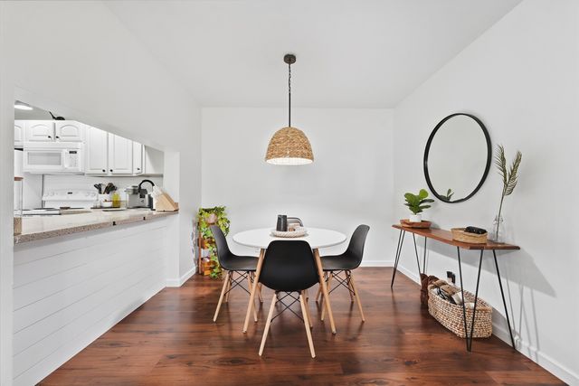 1109 Green Pine Boulevard G1, West Palm Beach, FL 33409