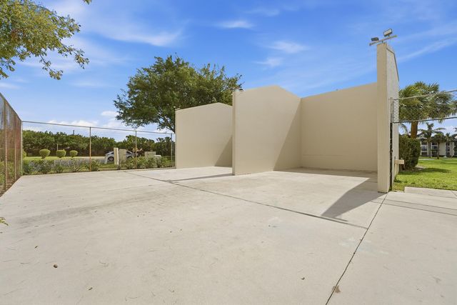 1109 Green Pine Boulevard G1, West Palm Beach, FL 33409