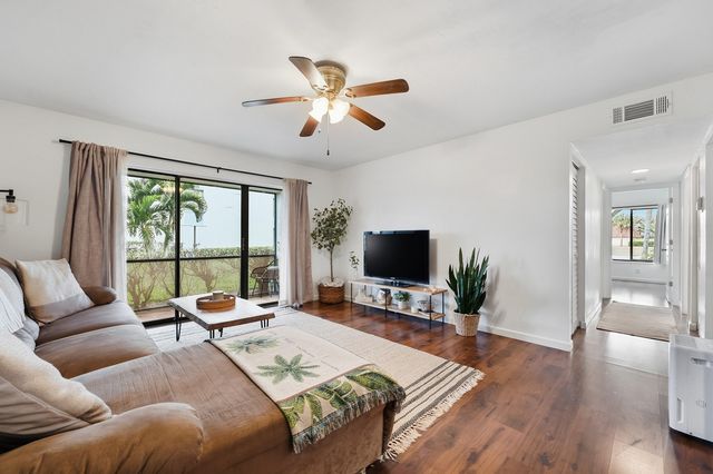 1109 Green Pine Boulevard G1, West Palm Beach, FL 33409