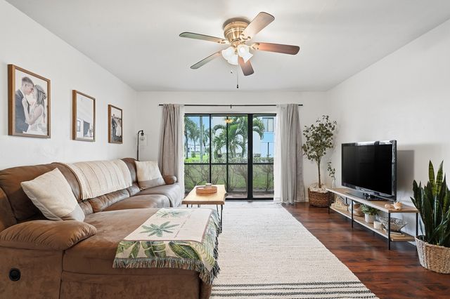 1109 Green Pine Boulevard G1, West Palm Beach, FL 33409