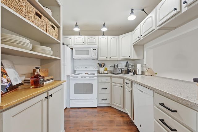 1109 Green Pine Boulevard G1, West Palm Beach, FL 33409