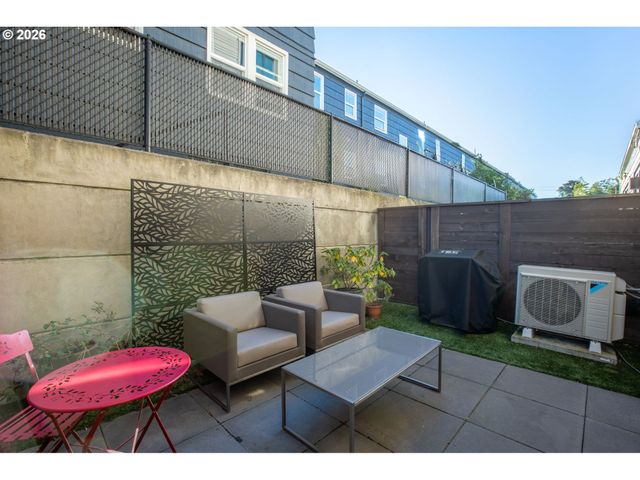 5248 Ne COUCH St, Portland, OR 97213